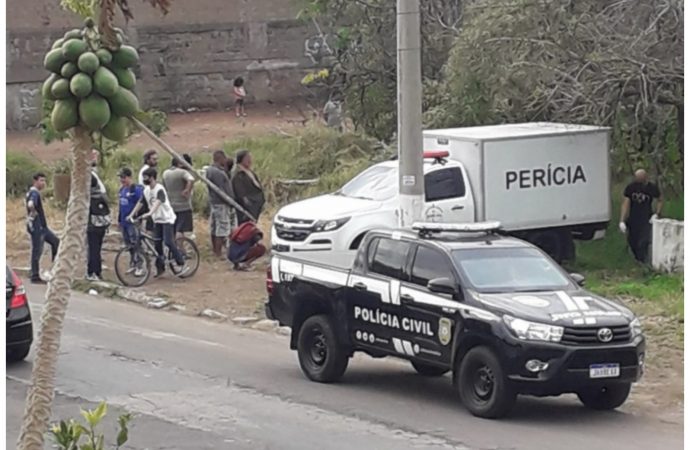 Corpo de mulher é encontrado em terreno baldio