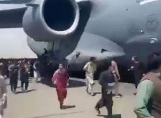 Militares encontram restos humanos em avião americano que decolou de Cabul