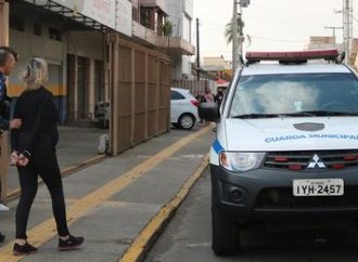 Grávida é presa por ajudar criminosos a roubar carro