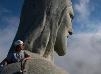 Franceses são presos no Rio após assistirem ao nascer do sol sobre o Cristo Redentor