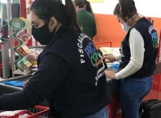 Supermercado de Canoas é flagrado vendendo produtos estragados e vencidos