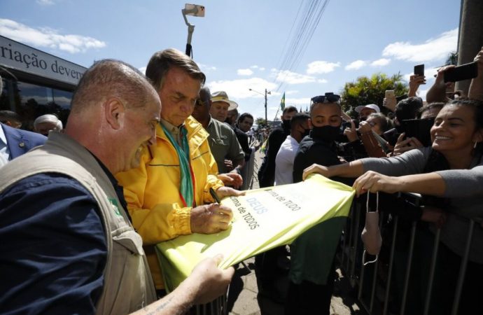 “Se alguém quiser trocar comigo, troco agora”, diz Bolsonaro na Expointer