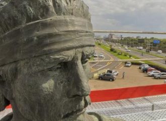 Deve ser removida nesta terça Estátua do Laçador  em Porto Alegre