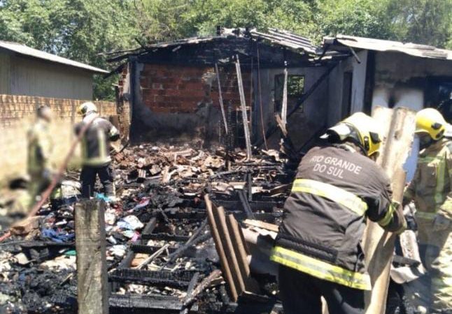 TRAGÉDIA: Duas crianças morrem durante incêndio em residência