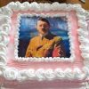 Jovem é investigada por usar foto de Hitler em bolo de aniversário