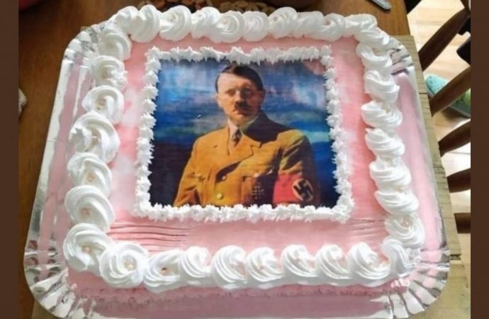 Jovem é investigada por usar foto de Hitler em bolo de aniversário