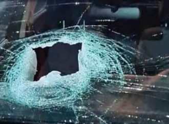 CANOAS | Criminosos são presos jogando pedras em carros