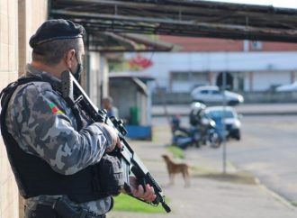 Dupla é presa por tentar matar 10 crianças em creche