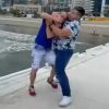 VÍDEO: Homem chama transexual de ‘viadinho’ e apanha de amigo gay em Balneário Camboriú