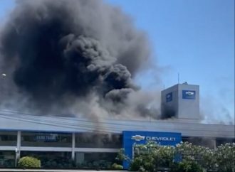 Incêndio atinge loja da Chevrolet na BR-116