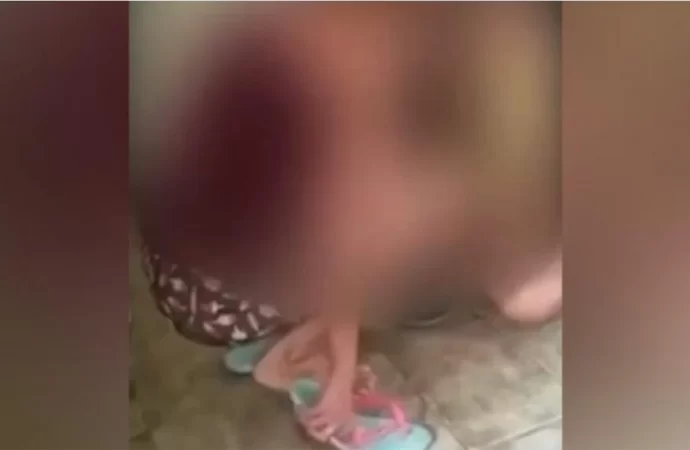 VÍDEO: Mãe dá chinelada no rosto da filha de 10 anos e expulsa de casa: ‘Cansada de ser boazinha’