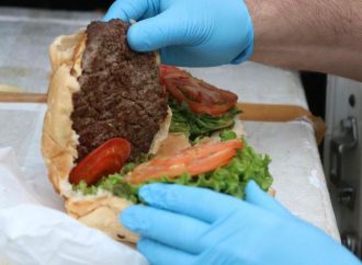Ministério Público descobre que hamburgueria vendia bife de cavalo