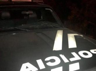 Jovem é encontrado morto, com as mãos amarradas e preso a uma pedra