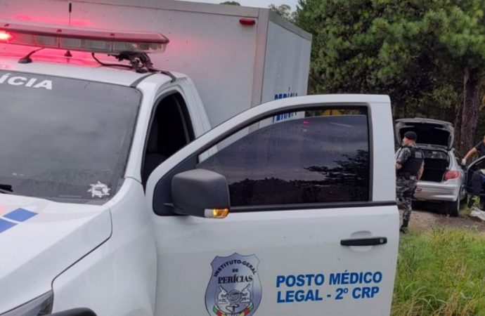 Encontrado homem morto com diversos tiros dentro de carro