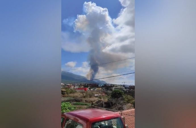 Erupção de vulcão deixa um morto na Indonésia; veja vídeo