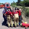 NO CALOR DE 40ºC | Bombeiros rezam após resgatar feridos em acidente de carro