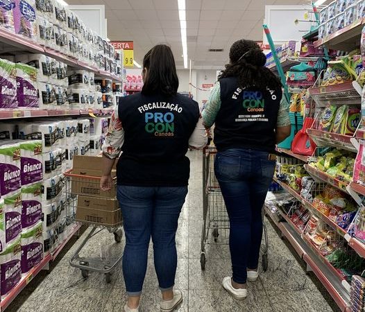 Supermercado de Canoas é fiscalizado pelo Procon após denúncias