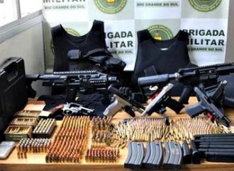 Polícia prende homem com grande quantidade de armas e munições em Canoas