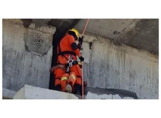 Bombeiros resgatam operário a 35 metros de altura na nova ponte do Guaíba