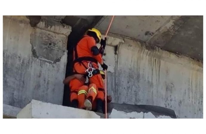 Bombeiros resgatam operário a 35 metros de altura na nova ponte do Guaíba