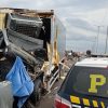 Grave acidente entre 3 caminhões deixa dois mortos na BR 448