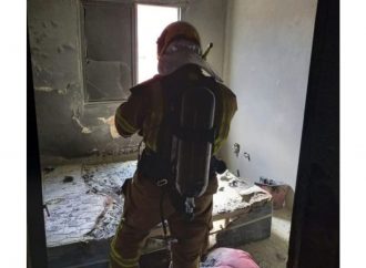 Carregador de celular aquece, causa incêndio e apartamento fica destruído