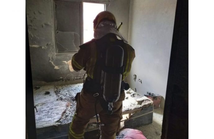 Carregador de celular aquece, causa incêndio e apartamento fica destruído