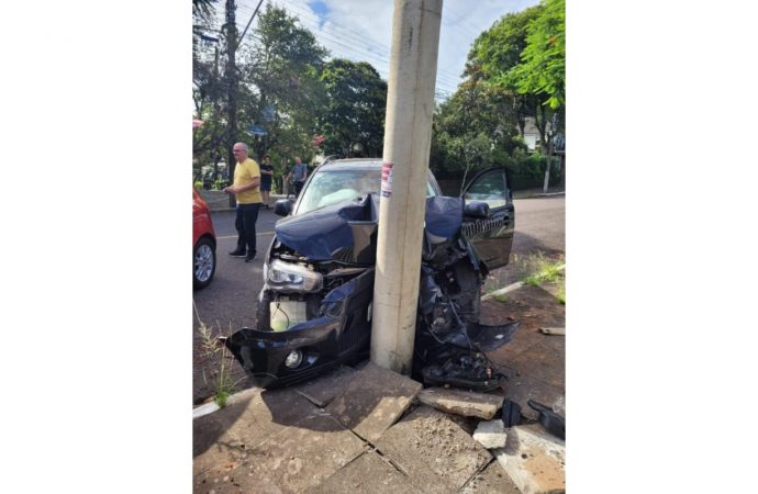 MOMENTO DE PÂNICO: Com bebê de 3 meses no carro, mãe é assaltada e policial troca tiros com bandido