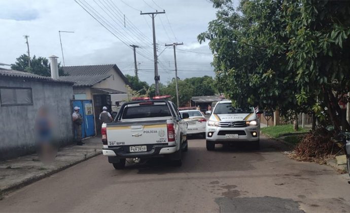 Mulher é morta a tiros pelo ex-companheiro