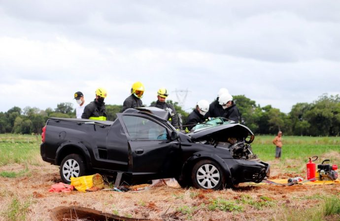 Motorista morre após colisão entre caminhão e caminhonete