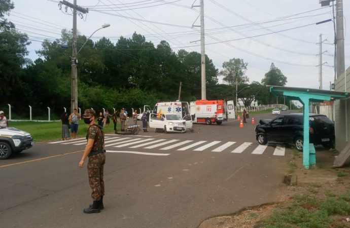 Motorista fica preso nas ferragens após colisão entre dois carros em Nova Santa Rita