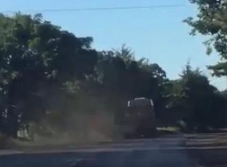 VÍDEO: Motorista embriagado é flagrado dirigindo caminhão em zigue-zague; Assista