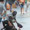 Briga após roubo chama atenção de pedestres no Centro Histórico de Porto Alegre