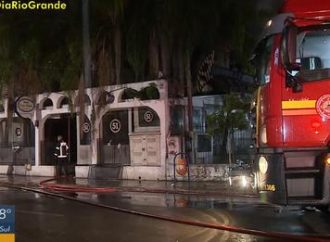 Incêndio atinge bar na Cidade Baixa, em Porto Alegre