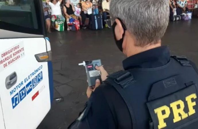 Motorista de ônibus que ia para o Litoral é flagrado bêbado minutos antes da viagem