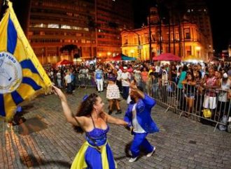 SIM…VAI TER CARNAVAL: Descida da Borges abre oficialmente o Carnaval 2022 em Porto Alegre