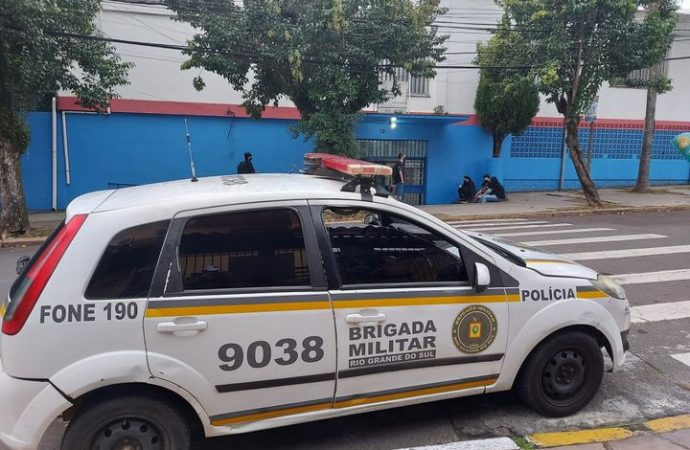 Escola de Canoas tem pichações de ameça de massacre