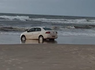 Idosa é encontrada morta dentro de um carro a beira mar