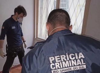 Criminosos invadem casa aos gritos de ‘polícia’ e matam irmãos a tiros