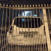 ALVORADA: Carro invade pátio de residência e o mesmo foge do local