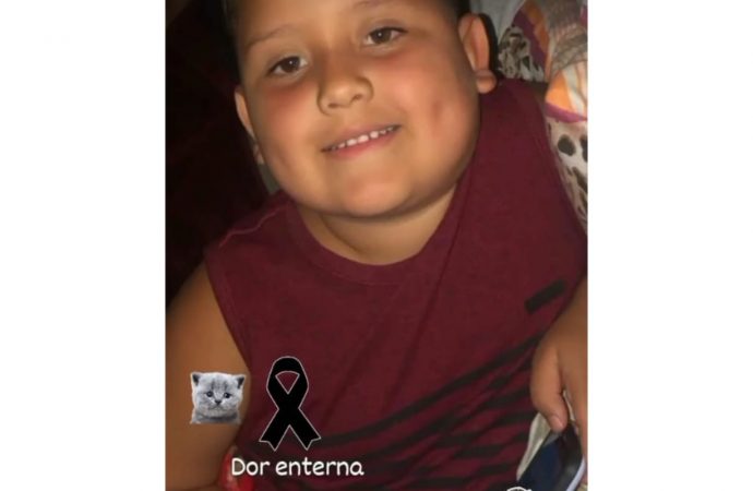 TRAGÉDIA: Menino de 8 anos morre após ser arremessado para fora do carro em Viamão