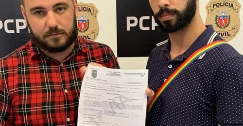 Casal que estrela campanha do Polo, da Volkswagen, registra queixa após ataques homofóbicos