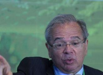 Se reeleito, Bolsonaro vai privatizar Petrobras e fazer acordos comerciais, diz Guedes
