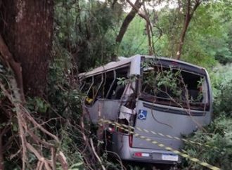 Acidente com ônibus de prefeitura deixa vários mortos e feridos