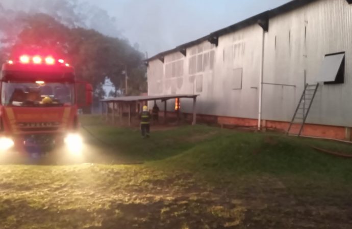 Incêndio em Fábrica de Borrachas em Nova Santa Rita