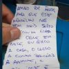 Marido infiel deixa celular no conserto com bilhete escondido: “Me ajuda”