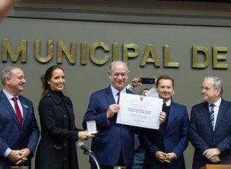 Ciro Gomes recebe o título de Cidadão de Porto Alegre