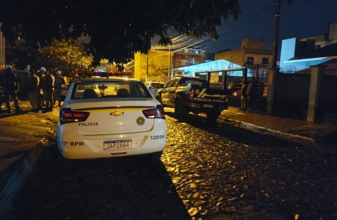 Homem e mulher são mortos a tiros na madrugada em Gravataí.