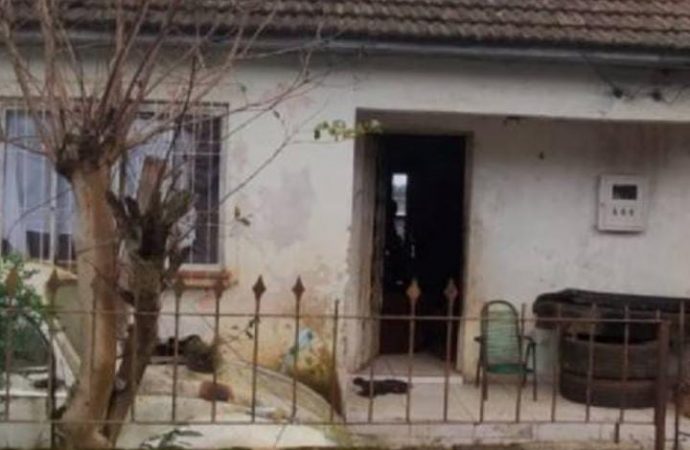 Filhos arrombam porta e encontram mãe e pai mortos em casa