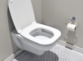 Chefe proíbe “cocô” no banheiro da empresa e deixa recado que choca funcionários